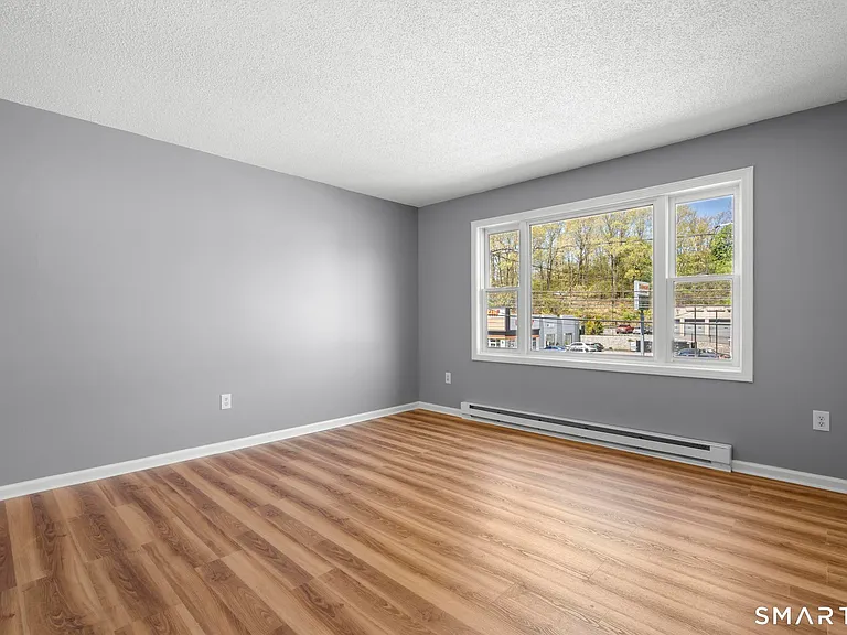 100 Meriden Rd #A — Photo 4