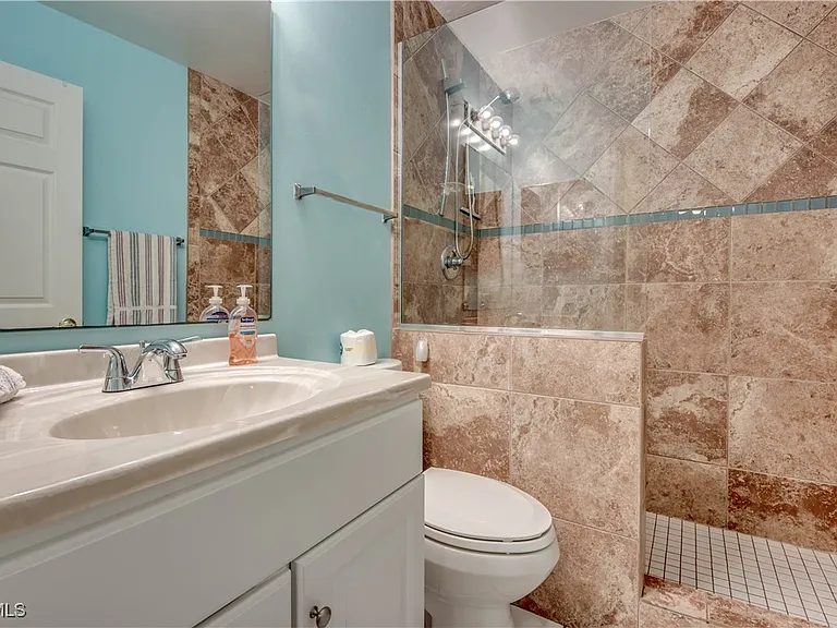 4406 SW 25th Ave — Photo 14