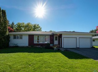 703 N Catherine Ave, Madison, SD 57042