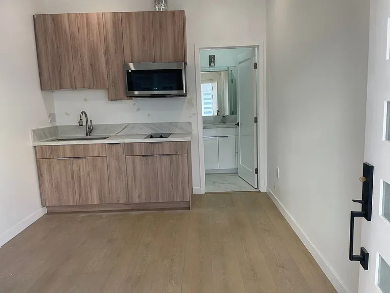 1376 Edgecliffe Dr — Photo 12