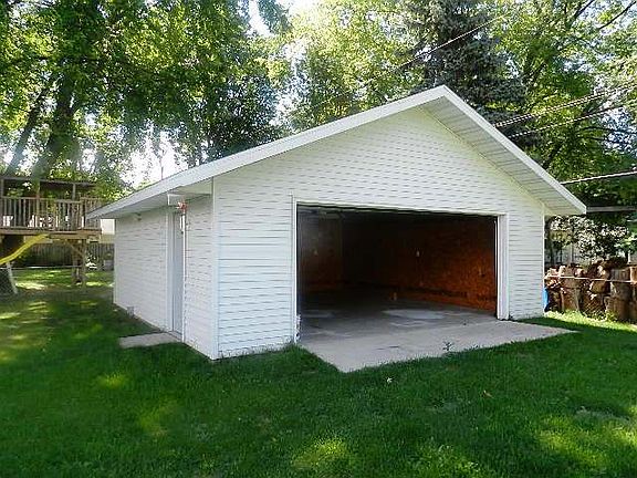 DETACHED GARAGE