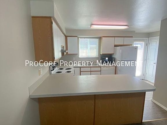 4th image of 6635 W Clinton Ln Unit 102