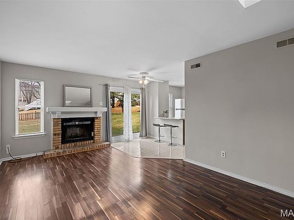 3rd image of 14295 Riverfront Dr