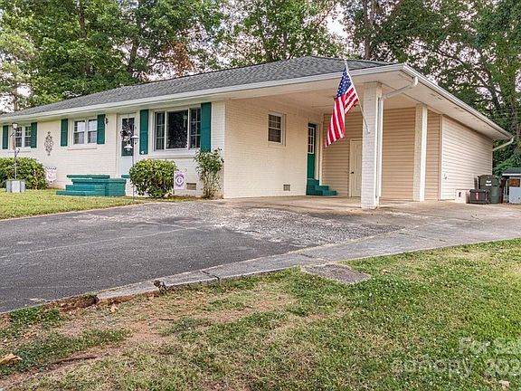 4th image of 2048 Montclair Dr