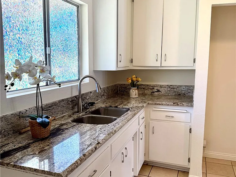 684 E Lee Pl — Photo 27