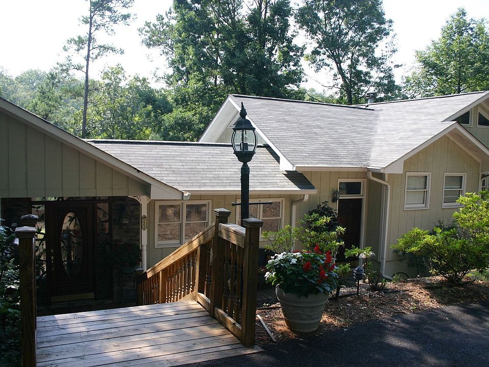 Front Entry w/Leaded Glass Door