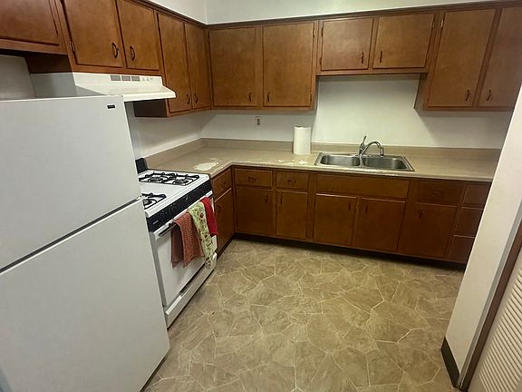 3rd image of 9200 Erie St #2B