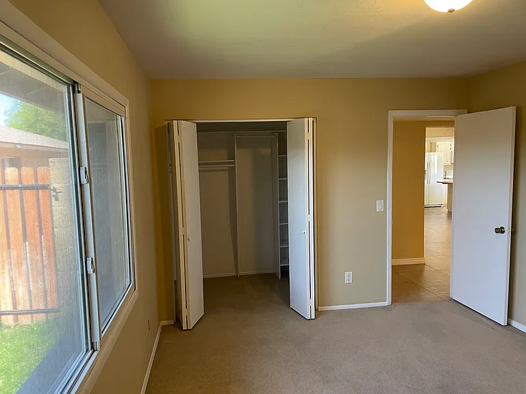 Bedroom #3
(14' x 10')
Walk in Closet