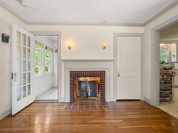 3rd image of 29 Laurel St