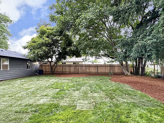 3rd image of 10704 NE 67th St