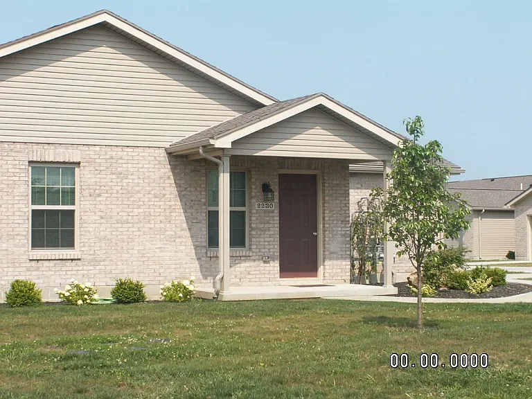 2240 Morning Glory Cir — Photo 45