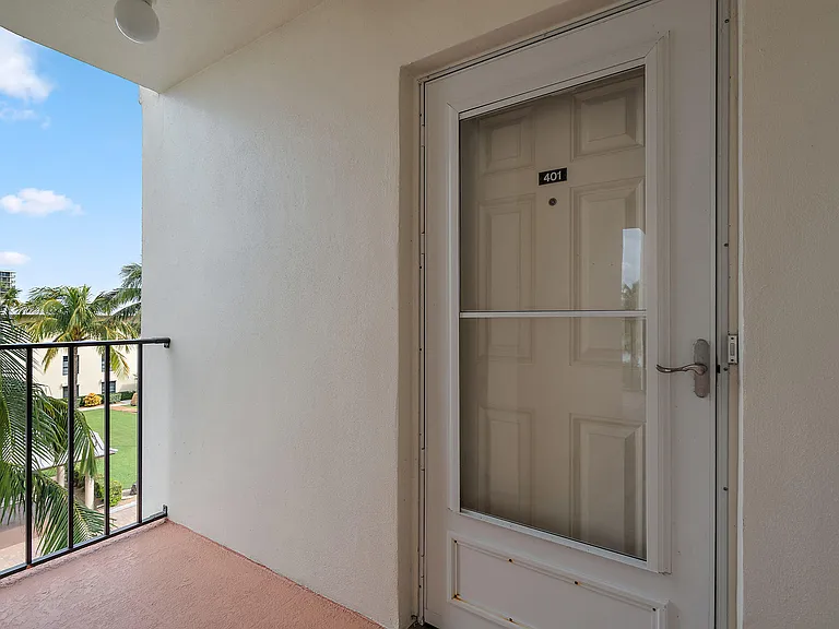 225 Beach Rd #401 — Photo 9