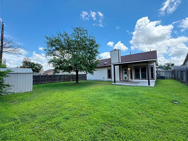 16404 Edgemere Dr — Photo 30