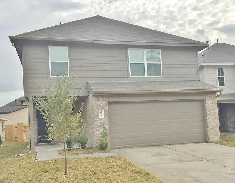 3 bed, 2.5 bath, 1777 sqft, $1,920 — Photo 1