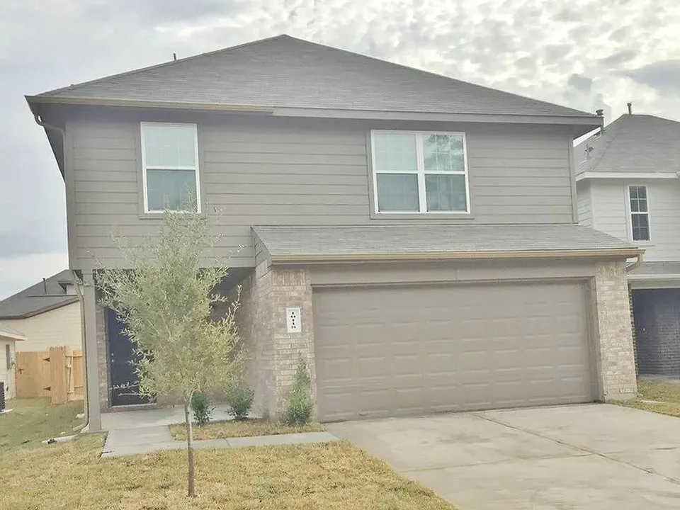 10118 Driveway