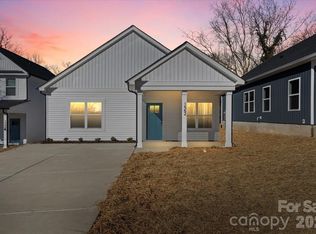 1562 7th Avenue Dr SW, Hickory, NC 28602