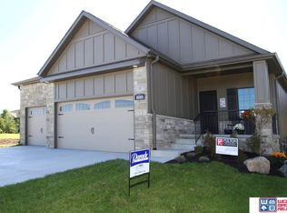 10041 Shore Front Dr, Lincoln, NE 68527
