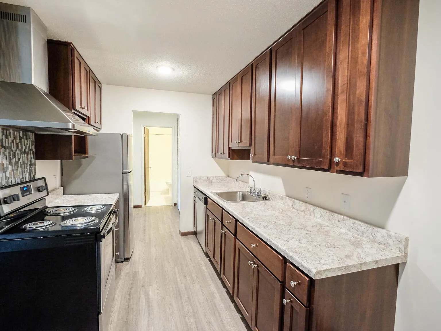 Lakehill Apartments — Photo 2