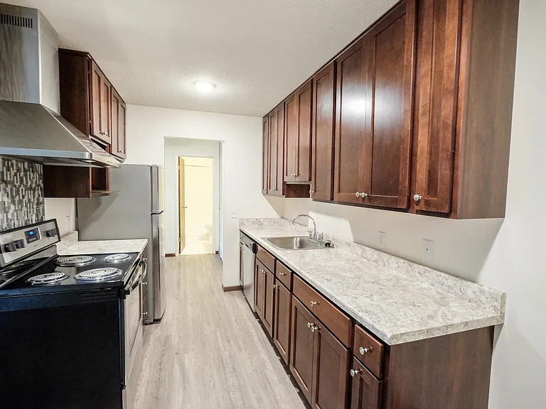 Lakehill Apartments — Photo 2