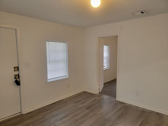 4th image of 711 W Gregory St