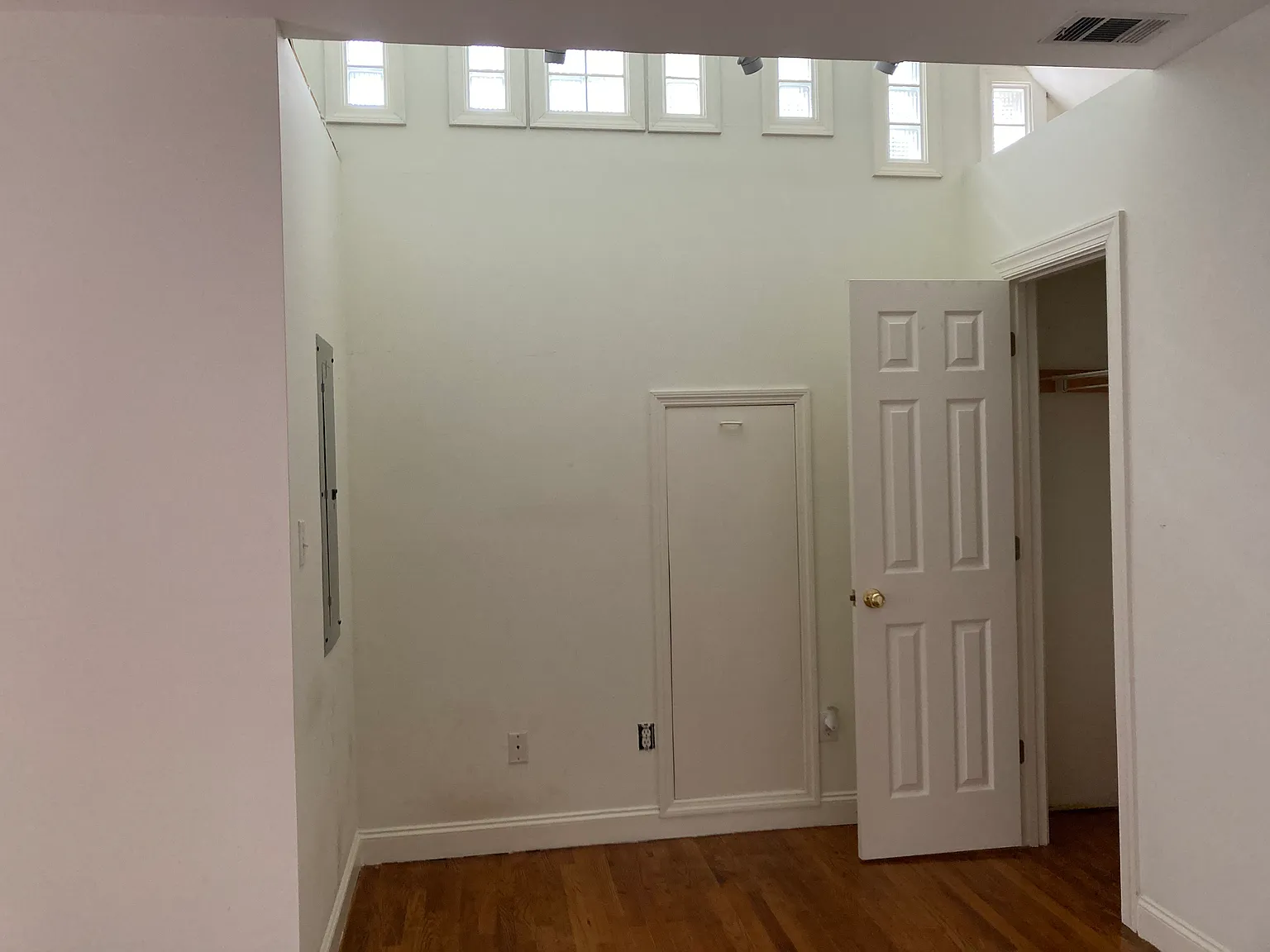 2 bed, 1100 sqft, $3,000 — Photo 4