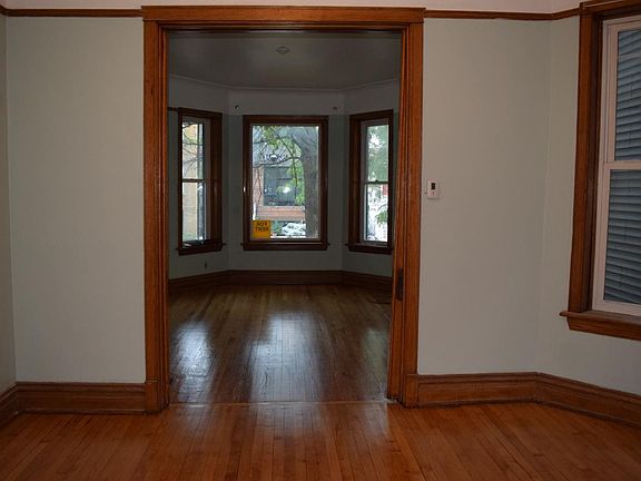3rd image of 1827 W Cuyler Ave #1