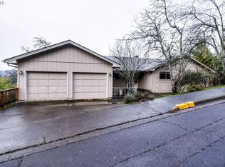 3740 Emerald St, Eugene, OR 97405