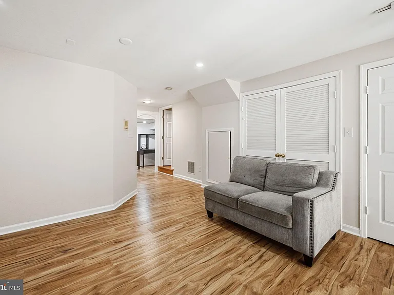 7676 Helmsdale Pl — Photo 27