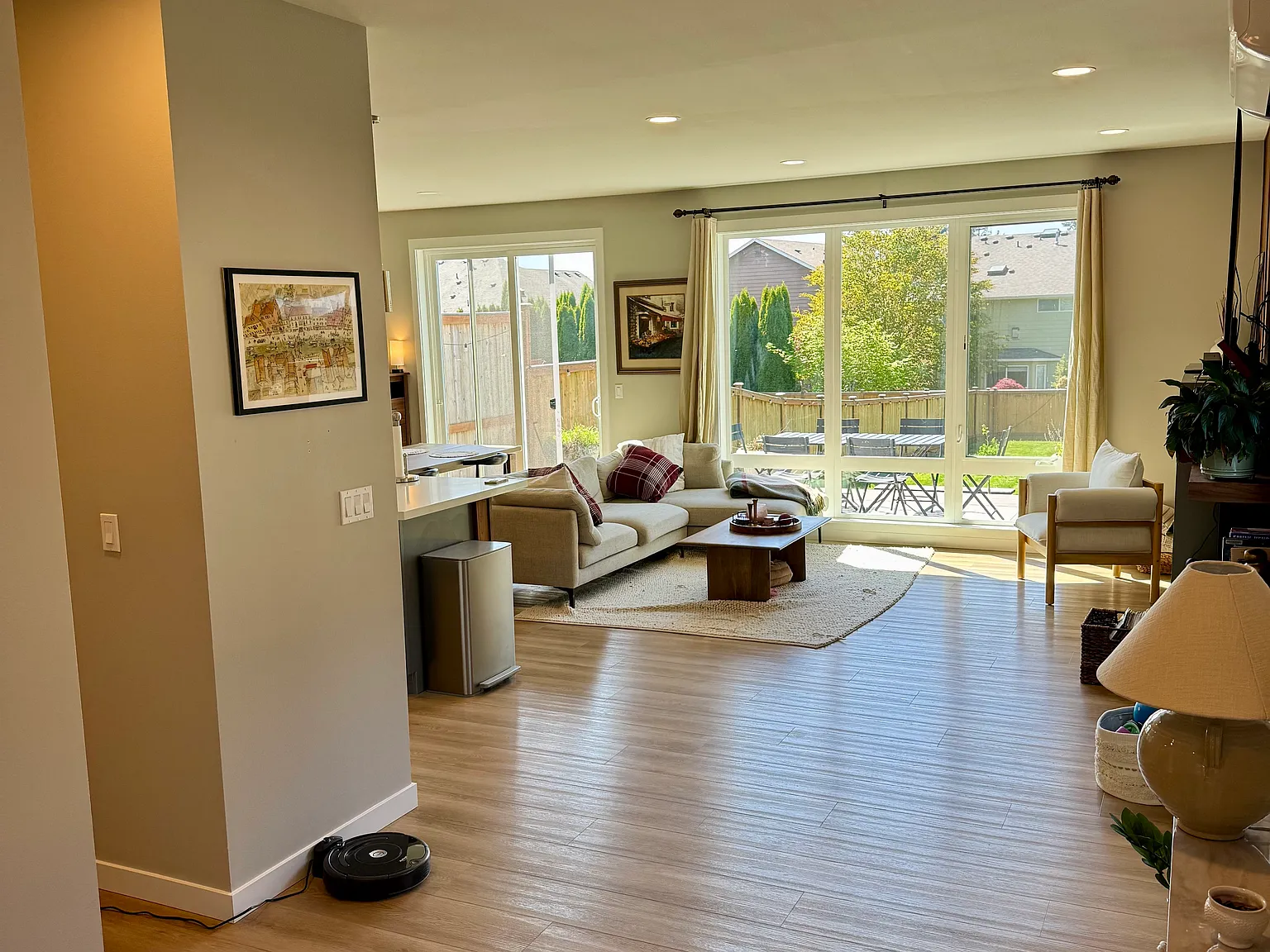 3 bed, 2.5 bath, 1974 sqft, $4,000 — Photo 3