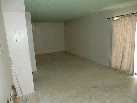 3rd image of 3920 Ector Ave