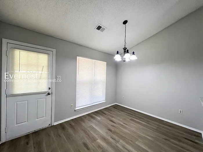 1208 W East Ross Pkwy — Photo 6