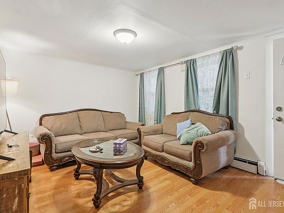 3rd image of 655 Charles St