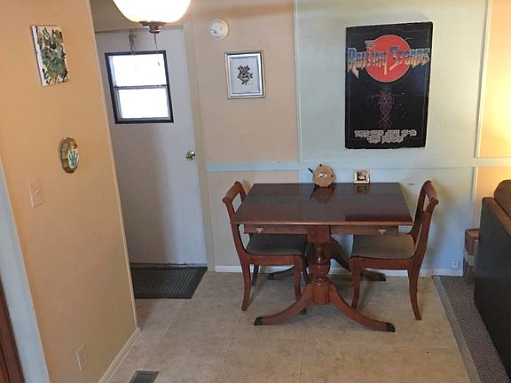 5th image of 20 Grouse Ct