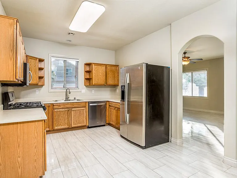 2609 Los Palos St — Photo 28