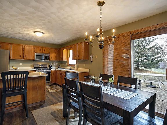 5th image of 4407 Windsor Ct