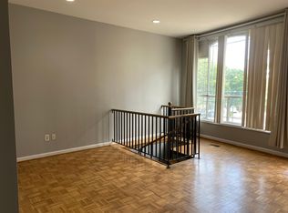 356 N Front St #1F, Philadelphia, PA 19106