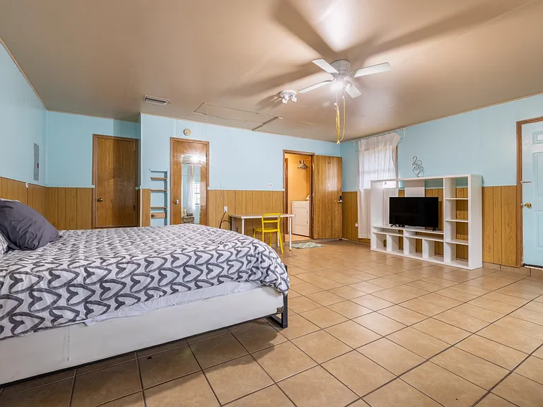 2202 Oxford Blvd — Photo 39