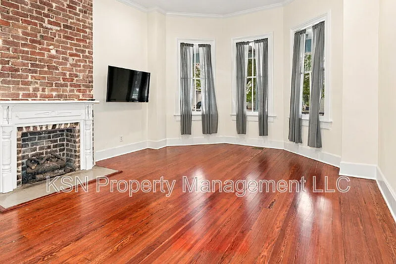 216 W Park Ave — Photo 2