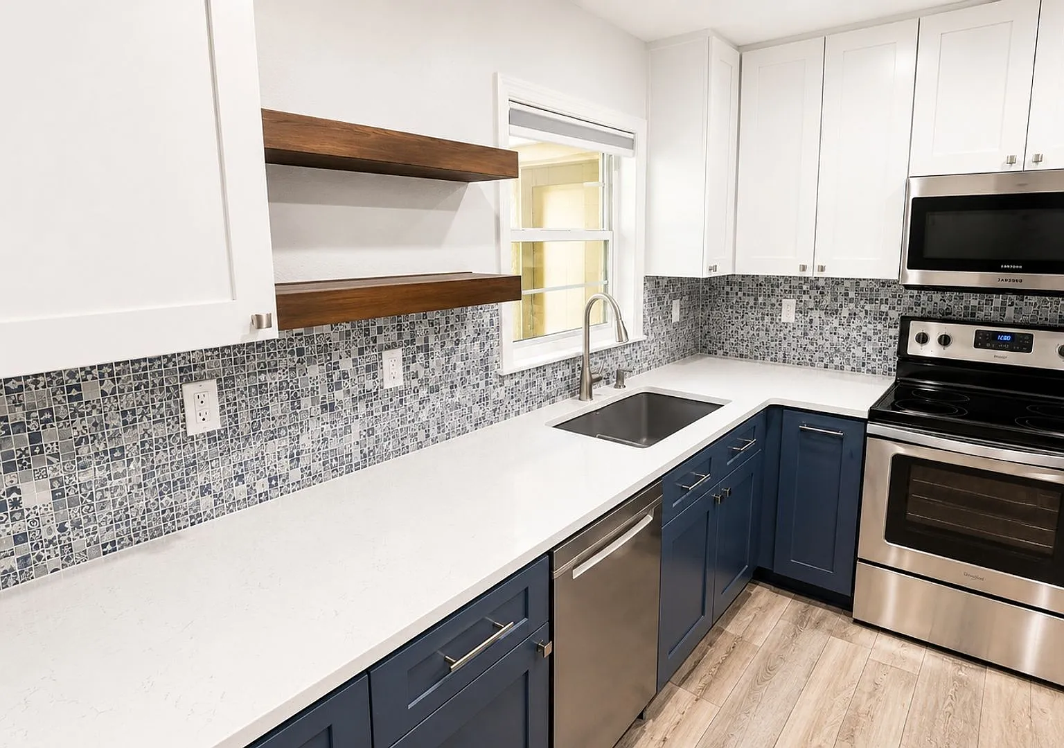 Back On The Market-Annual Unfurnished Beautifully And Fully Renovated 1/1 Ground Floor Condo In T... — Photo 4
