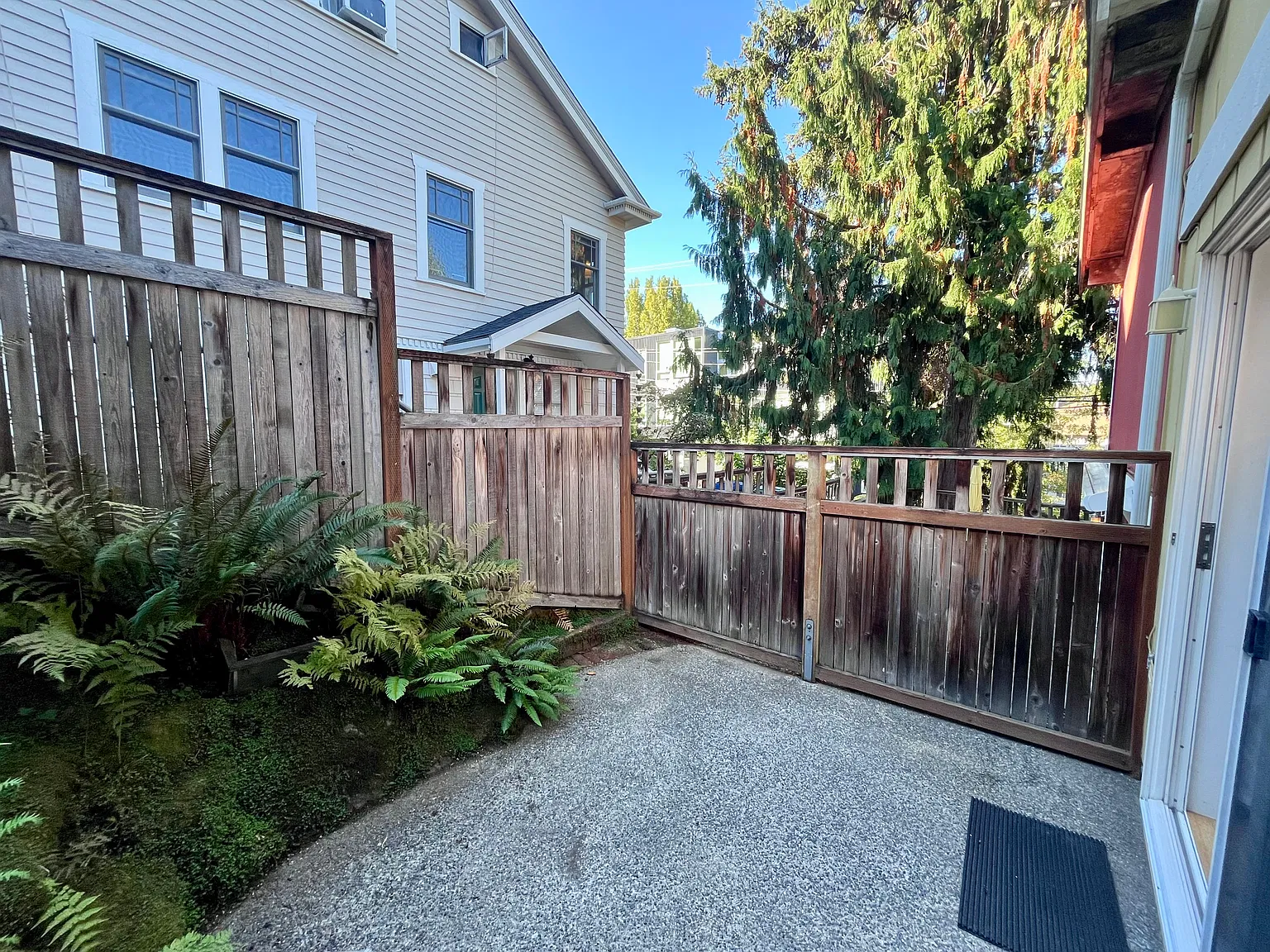 2 bed, 900 sqft, $3,350 — Photo 4