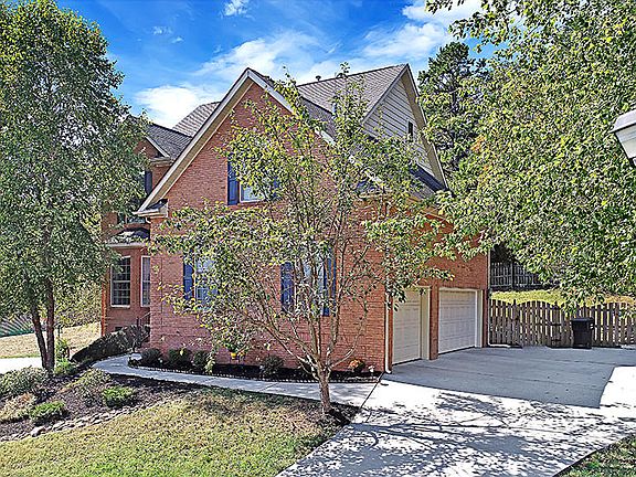 3rd image of 9218 Manor Crest Ln