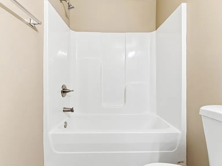 Greenbrier Apartments — Photo 91