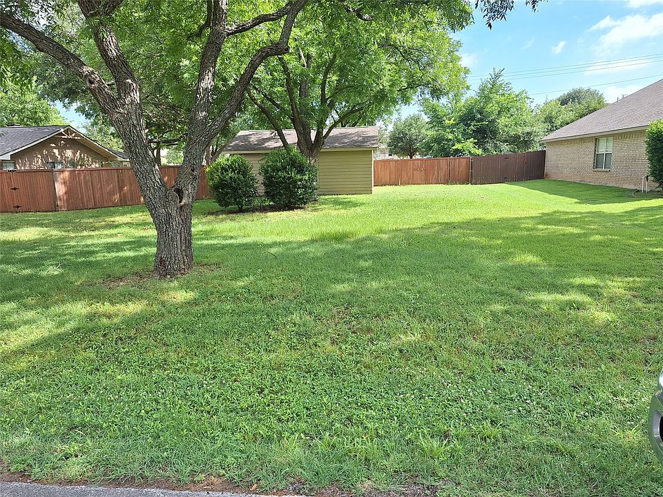 2nd image of 2701 Poplar Dr