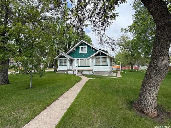 692 2nd STREET E, Shaunavon, SK S0N 2M0