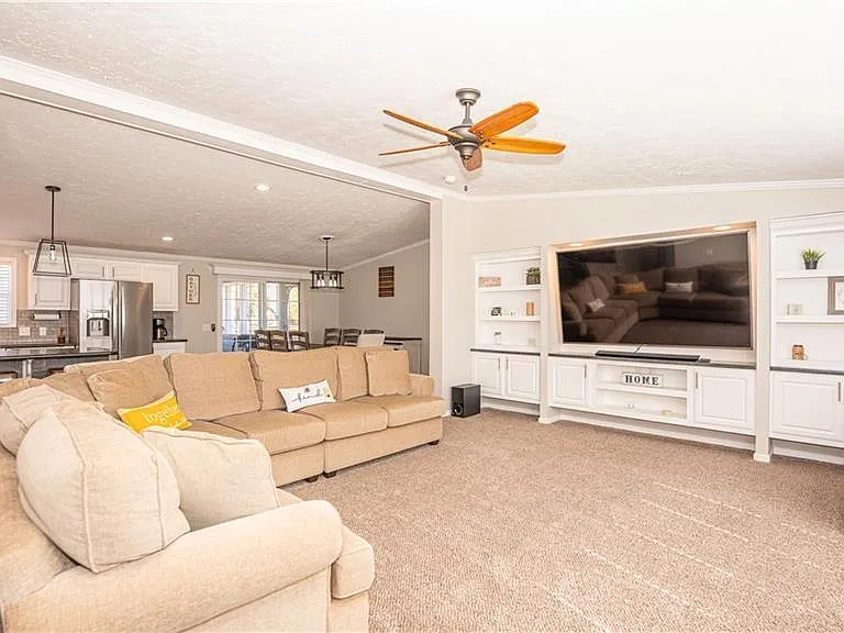 5719 N Richmond Rd — Photo 3