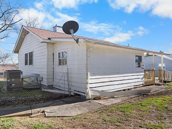 5th image of 102 Glendale Ln