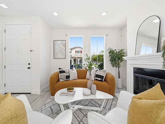 5th image of 1022 Banyan Ct