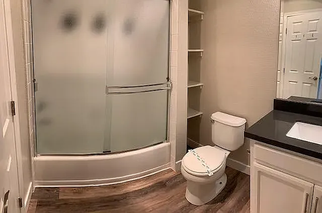 3x2 / 1240 sf - Master Bath
