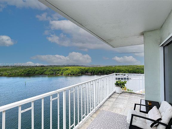 5th image of 500 Bayview Dr APT 722