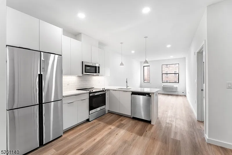 25 Freeway Dr E #308